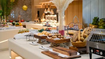 Frukostbuffé varje dag (VND 353000 per person)