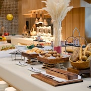 Holiday Inn & Suites Saigon Airport by IHG