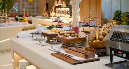 Holiday Inn & Suites Saigon Airport by IHG