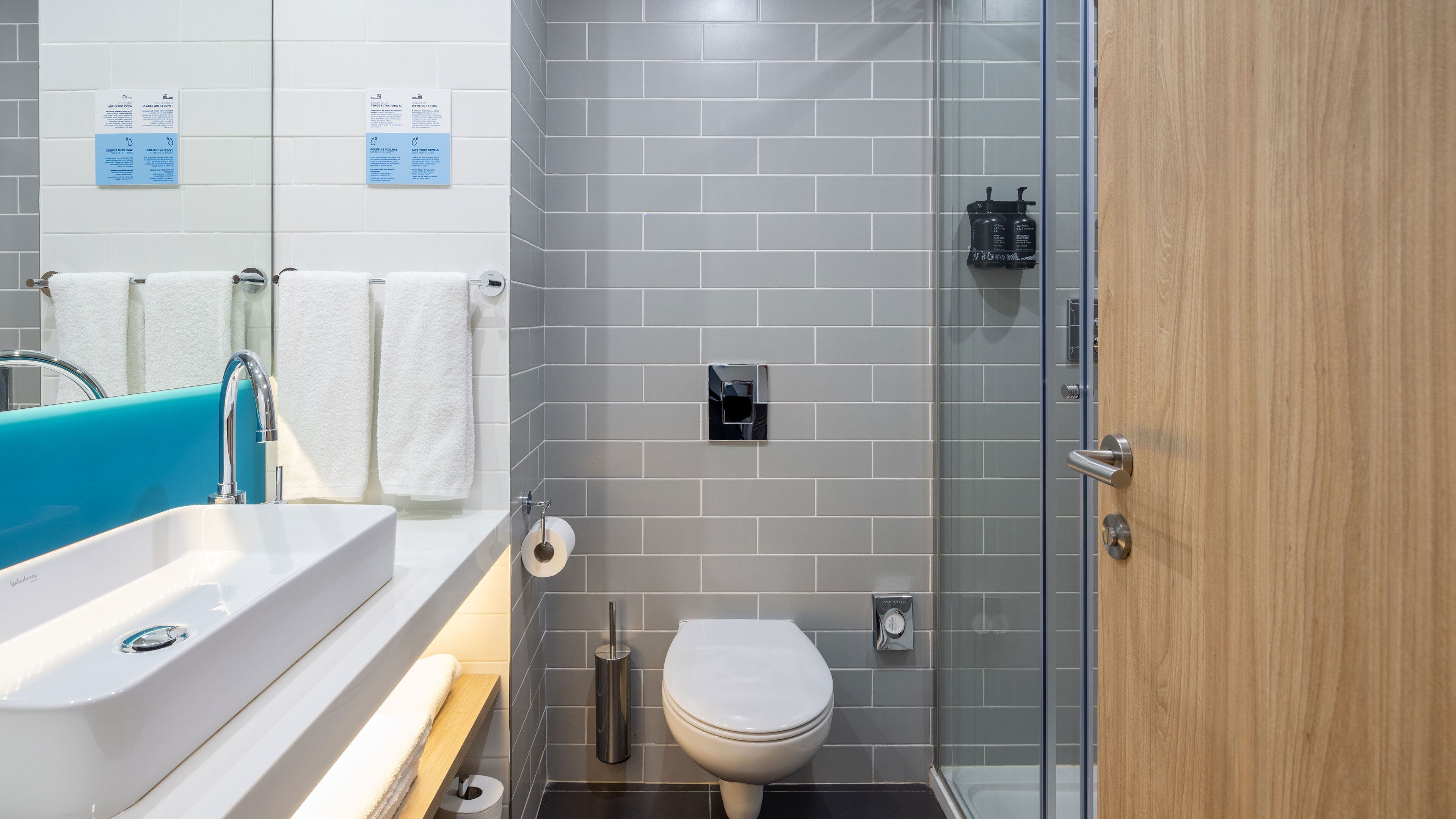 ห้องสแตนดาร์ด, เตียงเดี่ยว 2 เตียง (Free Breakfast) | โต๊ะทำงาน, ห้องเก็บเสียง, เตารีด/โต๊ะรีดผ้า, Wi-Fi ฟรี