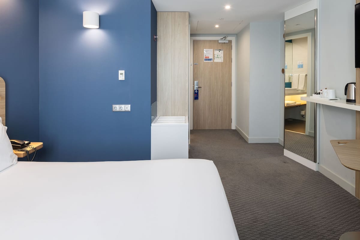 Rom – standard, 1 dobbeltseng (Free Breakfast) | Skrivebord, lydisolert, strykejern/-brett og wi-fi (inkludert)