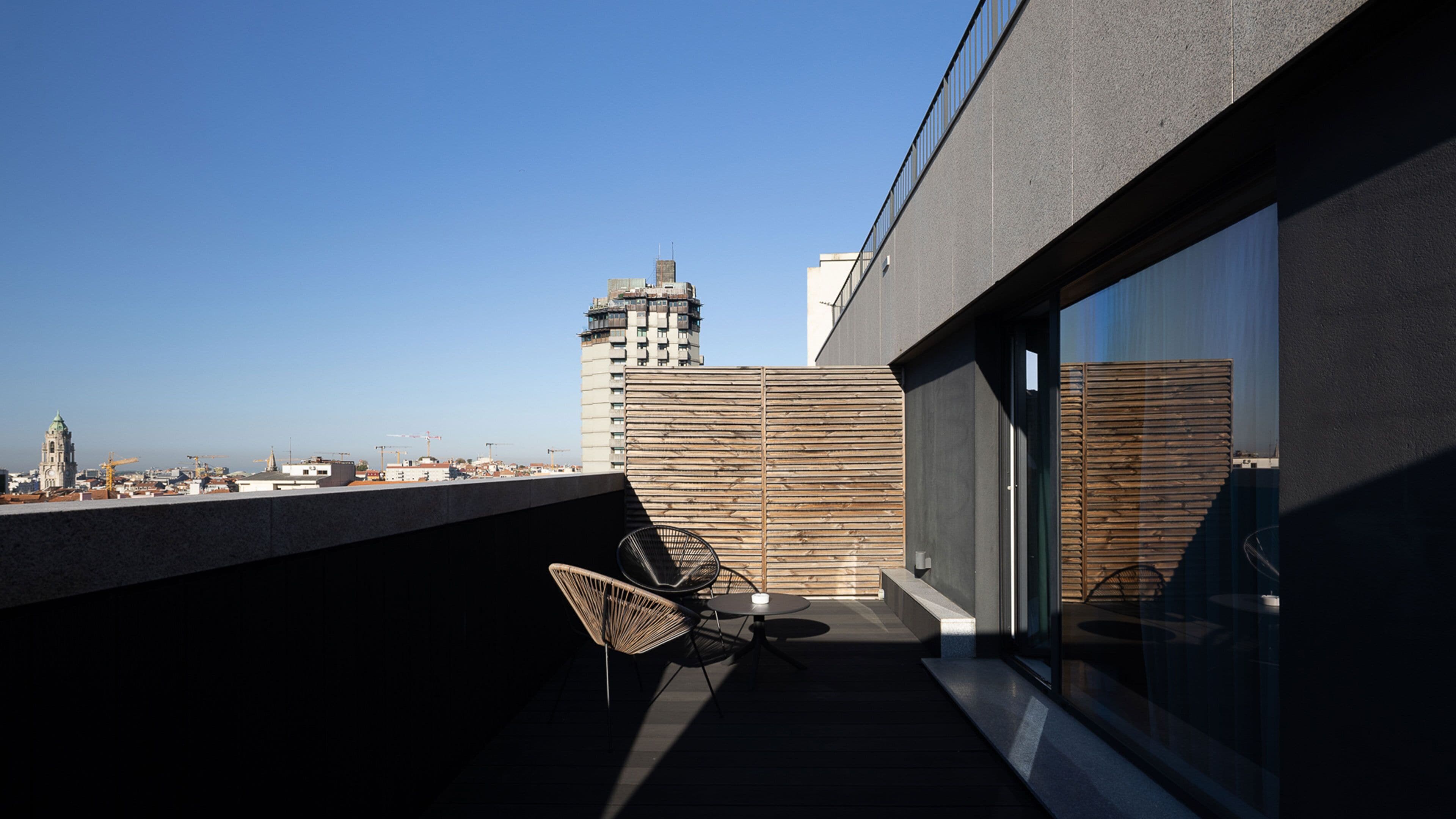 Phòng Tiêu chuẩn, 1 giường đôi (Free Breakfast) | Bàn, phòng cách âm, bàn ủi/dụng cụ ủi quần áo 