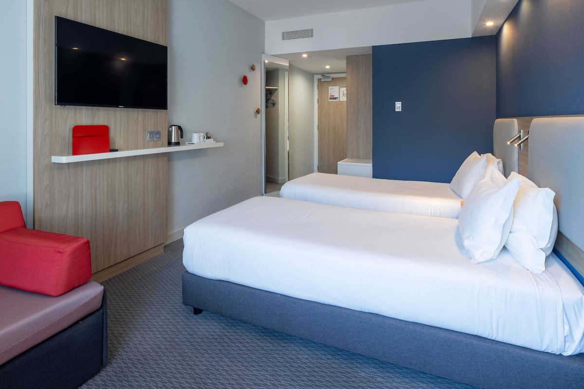 Rom – standard, flere senger (Free Breakfast) | Skrivebord, lydisolert, strykejern/-brett og wi-fi (inkludert)