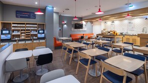 包含每日自助早餐