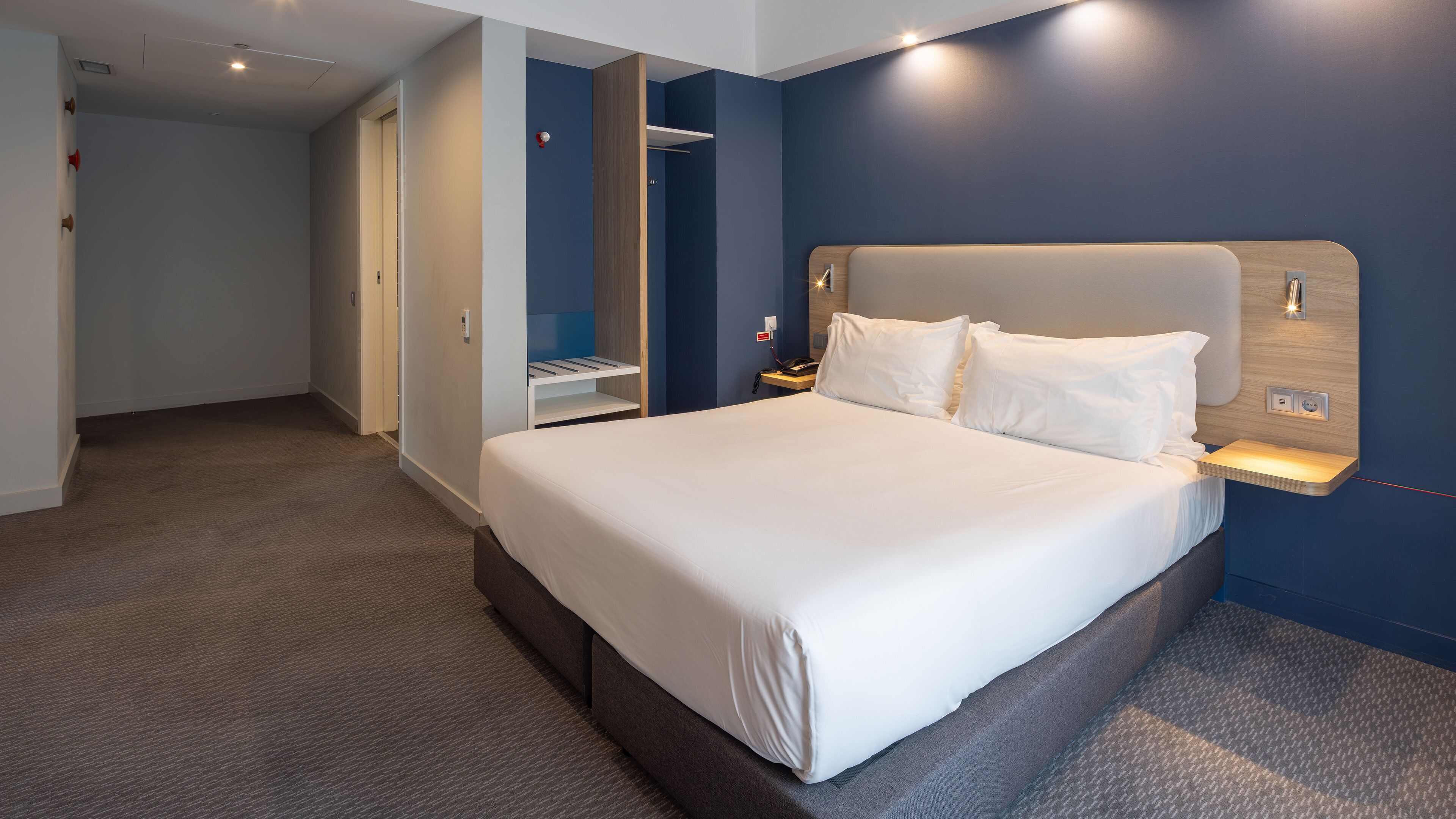 Habitación estándar, 1 cama doble, accesible para personas con discapacidad (Free Breakfast) | Escritorio, sistema de insonorización, tabla de planchar con plancha