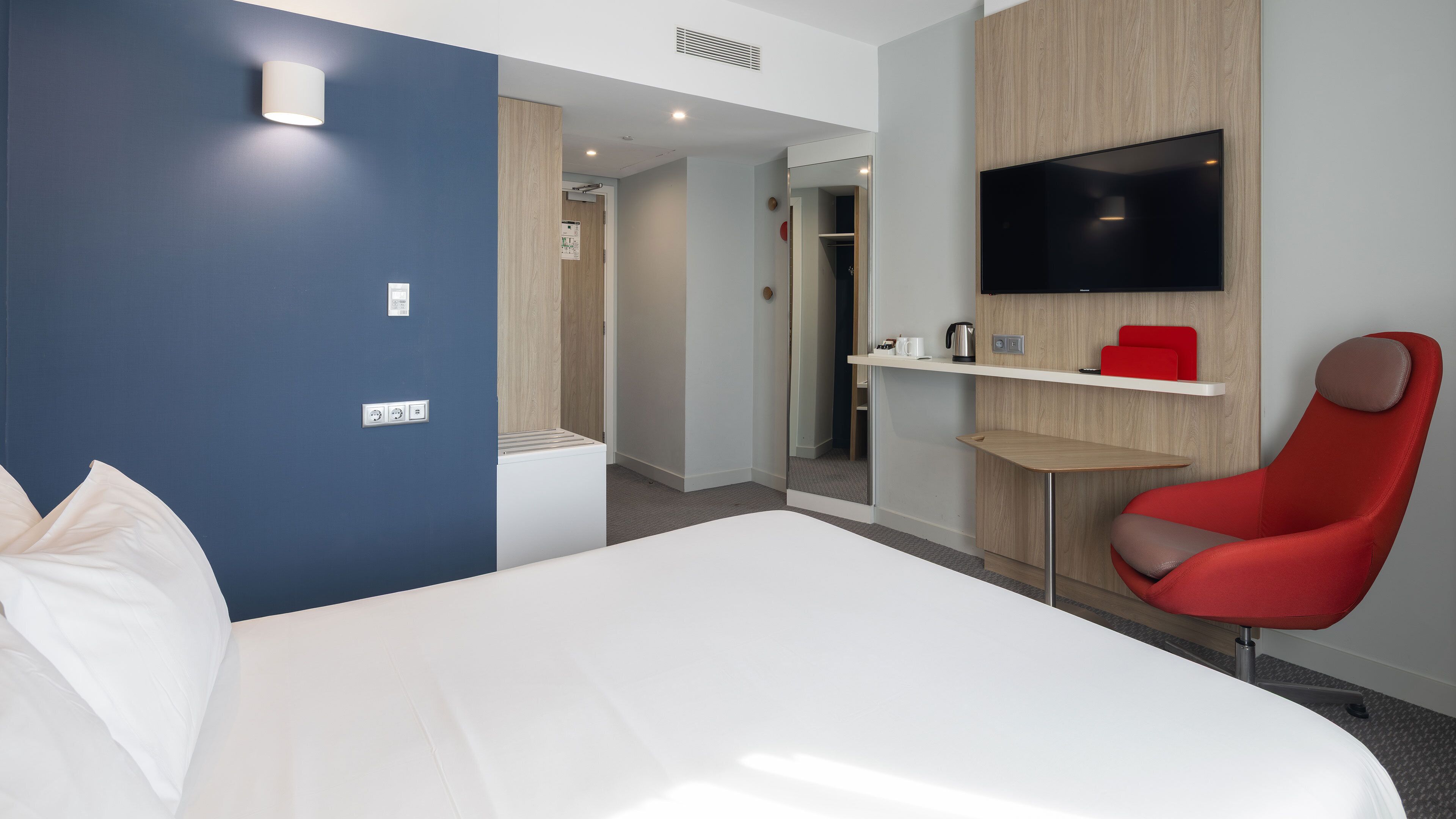 โต๊ะทำงาน, ห้องเก็บเสียง, เตารีด/โต๊ะรีดผ้า, Wi-Fi ฟรี