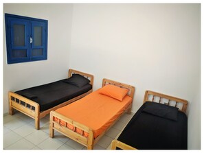 Dormitorio compartido, solo para mujeres, baño privado | Ropa de cama