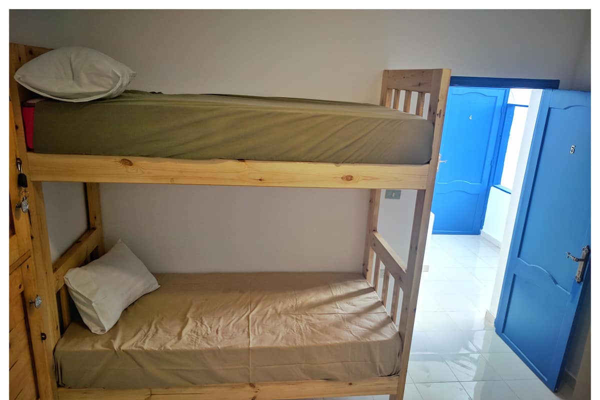 Dormitorio compartido básico, dormitorio mixto, baño privado | Ropa de cama