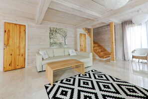 Bristol | Individually decorated, individually furnished, iron/ironing board