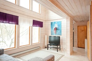 Dilon | Individually decorated, individually furnished, iron/ironing board