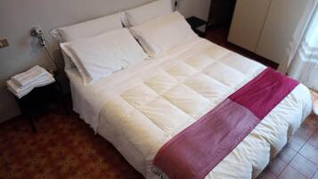 Economy Double Room, 1 Bedroom, Shared Bathroom
