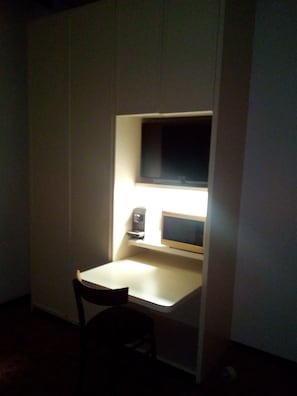 Comfort Double Room, 1 Bedroom, Private Bathroom | Television - B&B Acquario (Rimini)