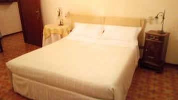 Comfort Double Room, 1 Bedroom, Private Bathroom | 2 bedrooms, Egyptian cotton sheets, hypo-allergenic bedding