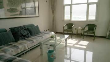 Apartment | Wohnbereich | Flachbildfernseher