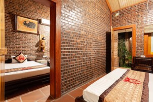 Minibar, escritorio, wifi gratis y ropa de cama