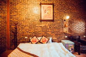 Doppelzimmer, Terrasse | Minibar, Schreibtisch, kostenloses WLAN, Bettwäsche