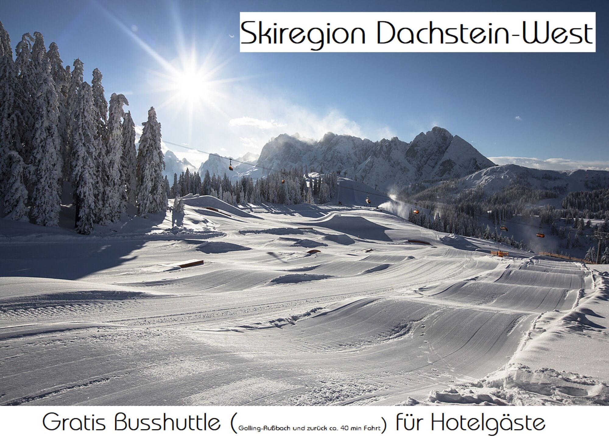 Ein Skigebiet mit blauem Himmel, verschneiten Pisten und einem Shuttle-Service für Hotelgäste.