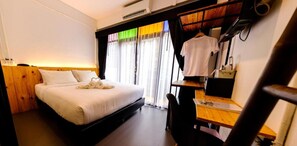 Deluxe-Doppelzimmer | Badezimmer | Dusche, Regendusche, kostenlose Toilettenartikel, Handtücher