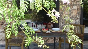Petit déjeuner, déjeuner et dßner servis sur place