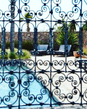 Outdoor pool, pool umbrellas, sun loungers