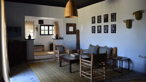 Familien-Suite, Nichtraucher | Essbereich im Zimmer