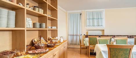 Café da manhã continental grátis todos os dias