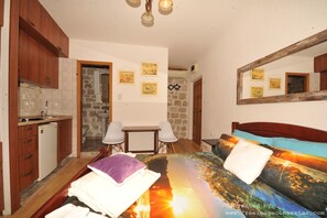 Deluxe Studio