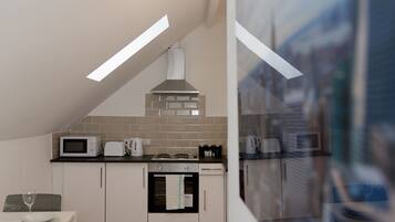 Superior Apartment, Ensuite (One Bedroom - Sleeps 3) | Shared kitchen