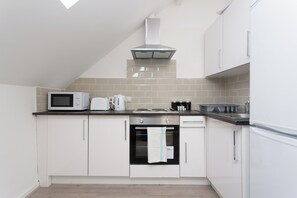 Appartement Supérieur, salle de bains attenante (One Bedroom - Sleeps 3) | Cuisine partagée