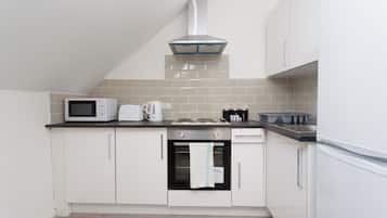 Superior Apartment, Ensuite (One Bedroom - Sleeps 3) | Shared kitchen