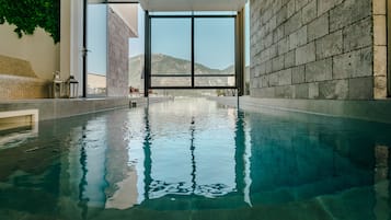 Piscine couverte, piscine extérieure (ouverte en saison)