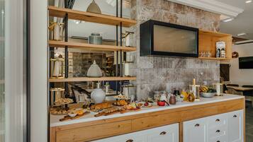 Free daily continental breakfast