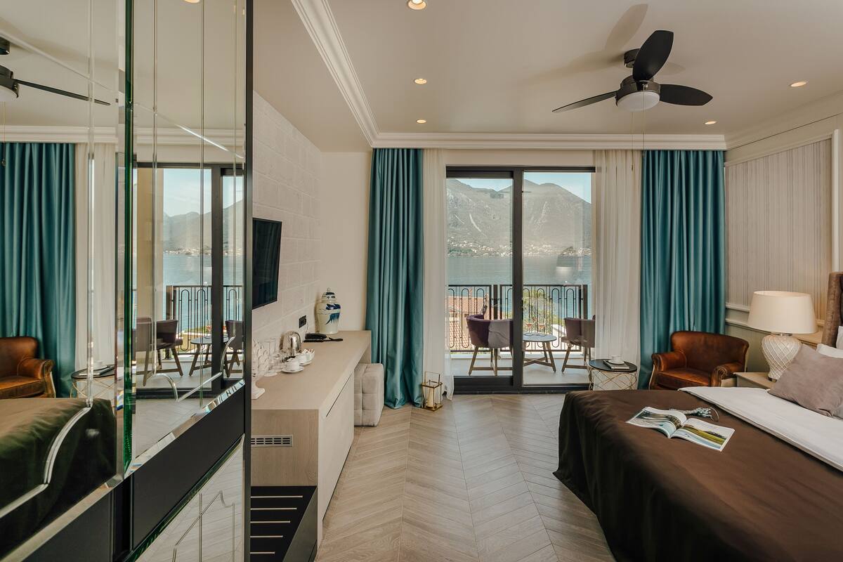 minibar, in-room safe, individually decorated, individually furnished