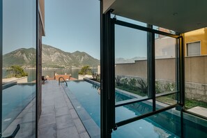 Indoor pool, seasonal outdoor pool, pool loungers - Hotel Casa del Mare Vizura (Kotor)