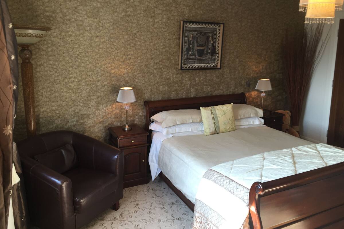 Chambre Double Deluxe, 1 grand lit, non-fumeurs, vue ville | Draps en coton égyptien, literie de qualité supérieure