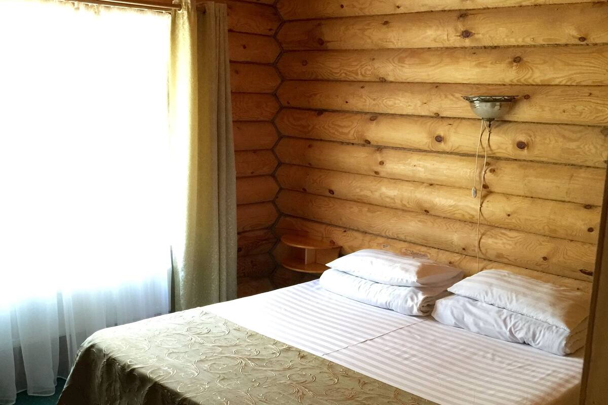 Suite | Blackout drapes, rollaway beds, free WiFi, bed sheets