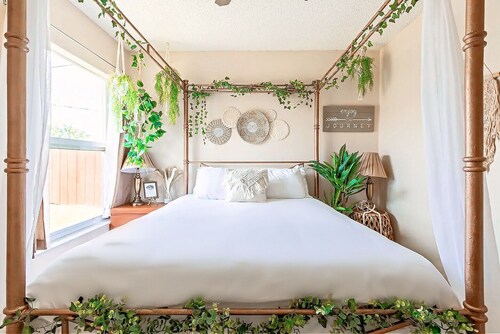 The Farmhouse Retreat-  Pool Home w/ Game Room