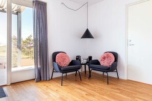 Työpöytä, pimennysverhot, silitysrauta/-lauta, ilmainen Wi-Fi