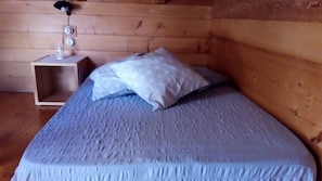 1 bedroom, bed sheets