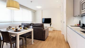 Classic Apartment | In-room dining