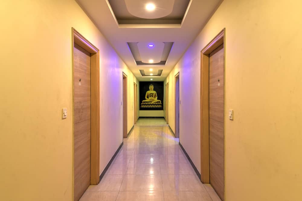 Airport Hotel Mahal