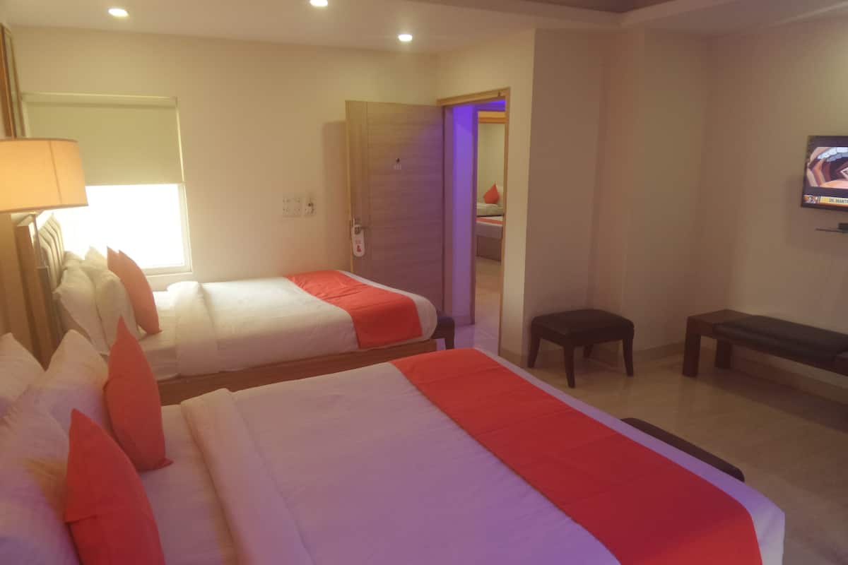 Family Quadruple Room With Airport Transfer