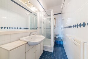 Doccia, asciugacapelli, bidet, asciugamani