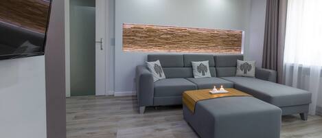 Deluxe Apartment, Mountain View (Modern) | Free WiFi, bed sheets