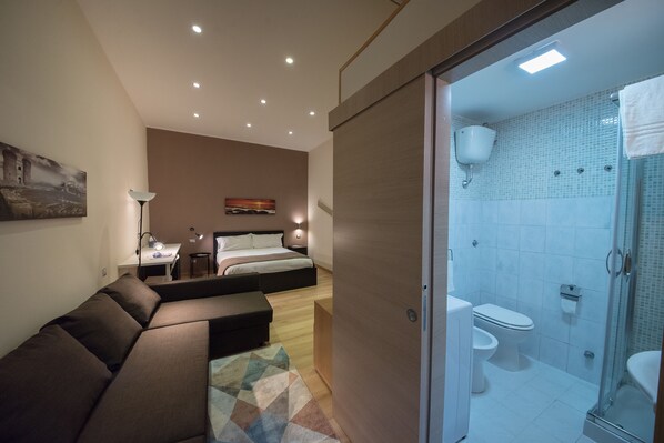 2 Schlafzimmer, Schreibtisch, Bügeleisen/Bügelbrett, kostenloses WLAN