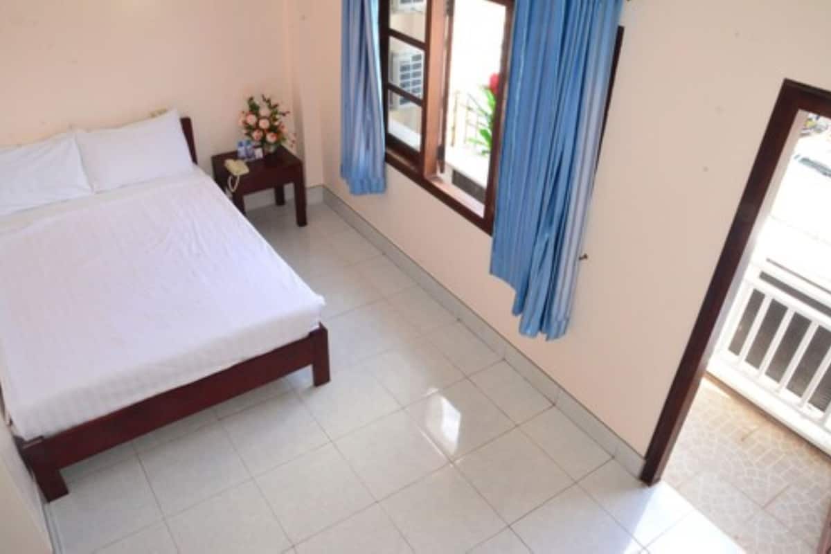 Escritorio y espacio para trabajar con laptop