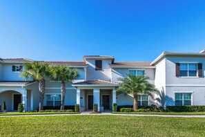 Exterior - New Lake View Modern Pool Oasis-Prime Disney Location Storey Lake Resort (Kissimmee)