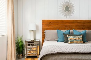 2 bedrooms, iron/ironing board, travel cot, WiFi - ❤️COMPLETE REMODEL in Old Town Scottsdale! ❤️ (Scottsdale)