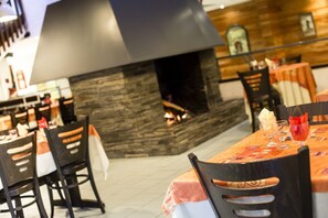 Fireplace - Les Ramondies - Vacances ULVF (Saint-Lary-Soulan)