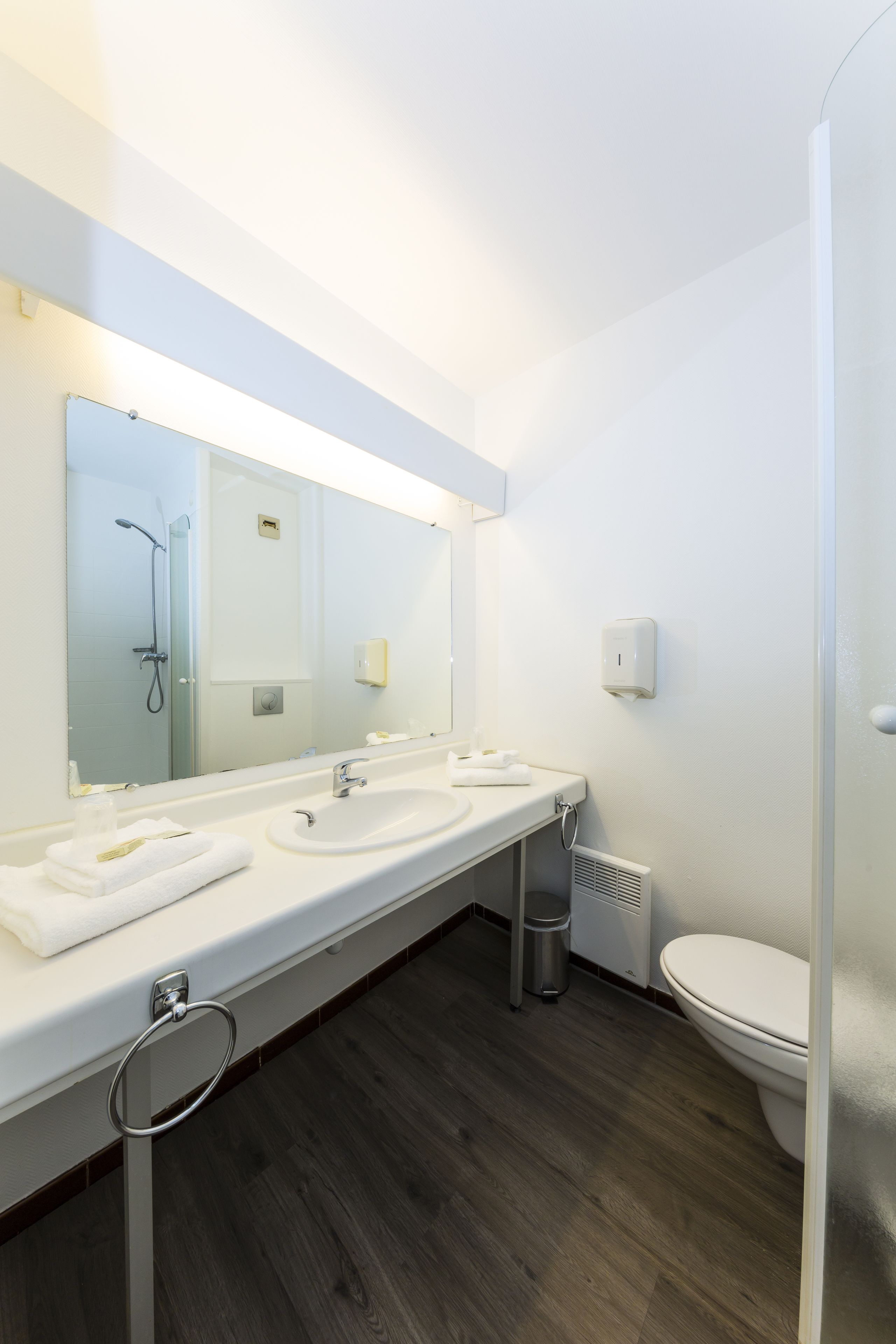 Room, Balcony (4) | Bathroom | Shower, free toiletries, hair dryer